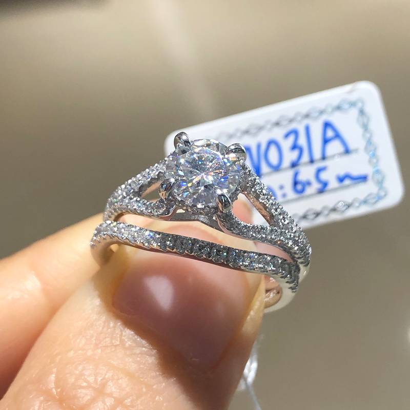 Group inlaid niche four claw women's ring S925 silver plated platinum main and secondary sets of rings stacked and customized main stone moissanite diamond 1.0ct/secondary stone high carbon diamond